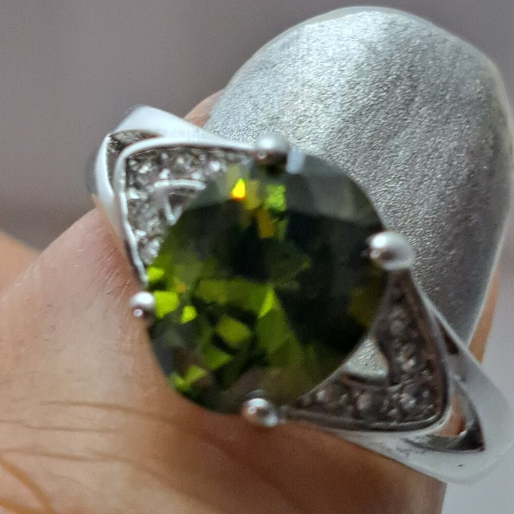 Brilliant Silver Ring with Peridot Green Colored Stone with CZ smaller stones - Picture 3 of 6